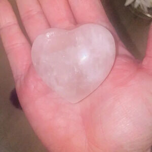 AUTHENTIC 170g  ROSE QUARTZ HEART SHAPE CRYSTAL PERFECT FOR THE HEART CHAKRA